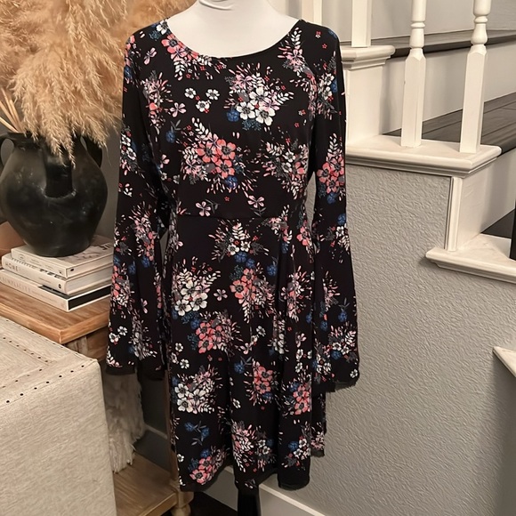 Torrid Floral Challis Bell Sleeve Dress Size 1X - Picture 4 of 10